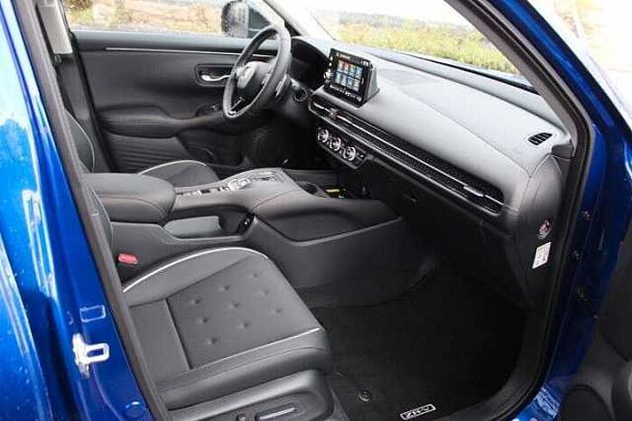 Honda ZR-V Sport mit Black Emblem Paket