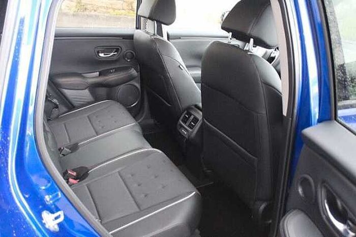 Honda ZR-V Sport mit Black Emblem Paket